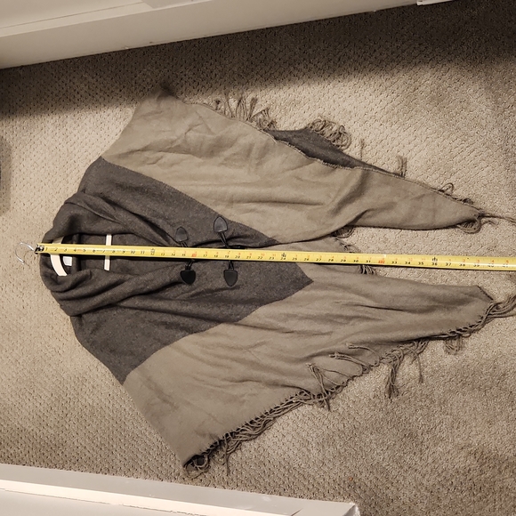 Shrug / cape.  NEW LADIES Must see - Picture 5 of 9